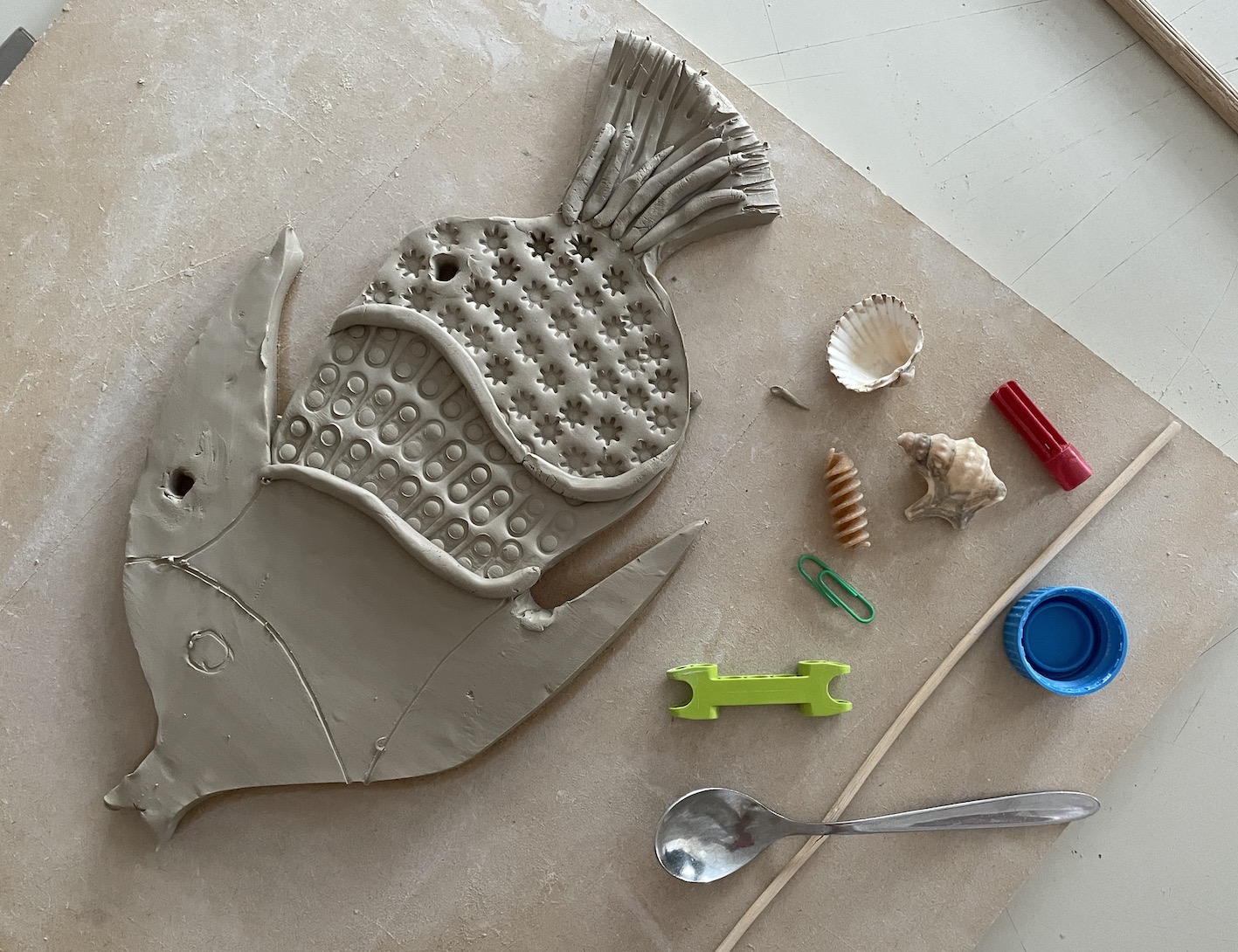 Hanging Ceramic Fish – Arte a Scuola