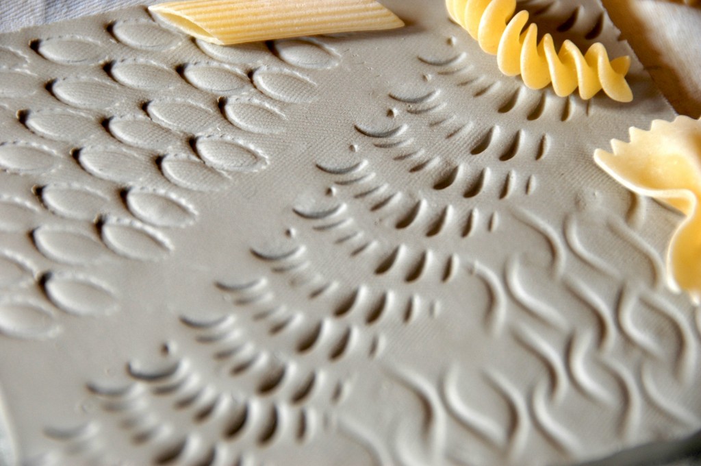 Tiles imprinted with pasta – Arte a Scuola